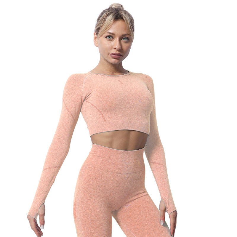 Seamless yoga top with finger covers